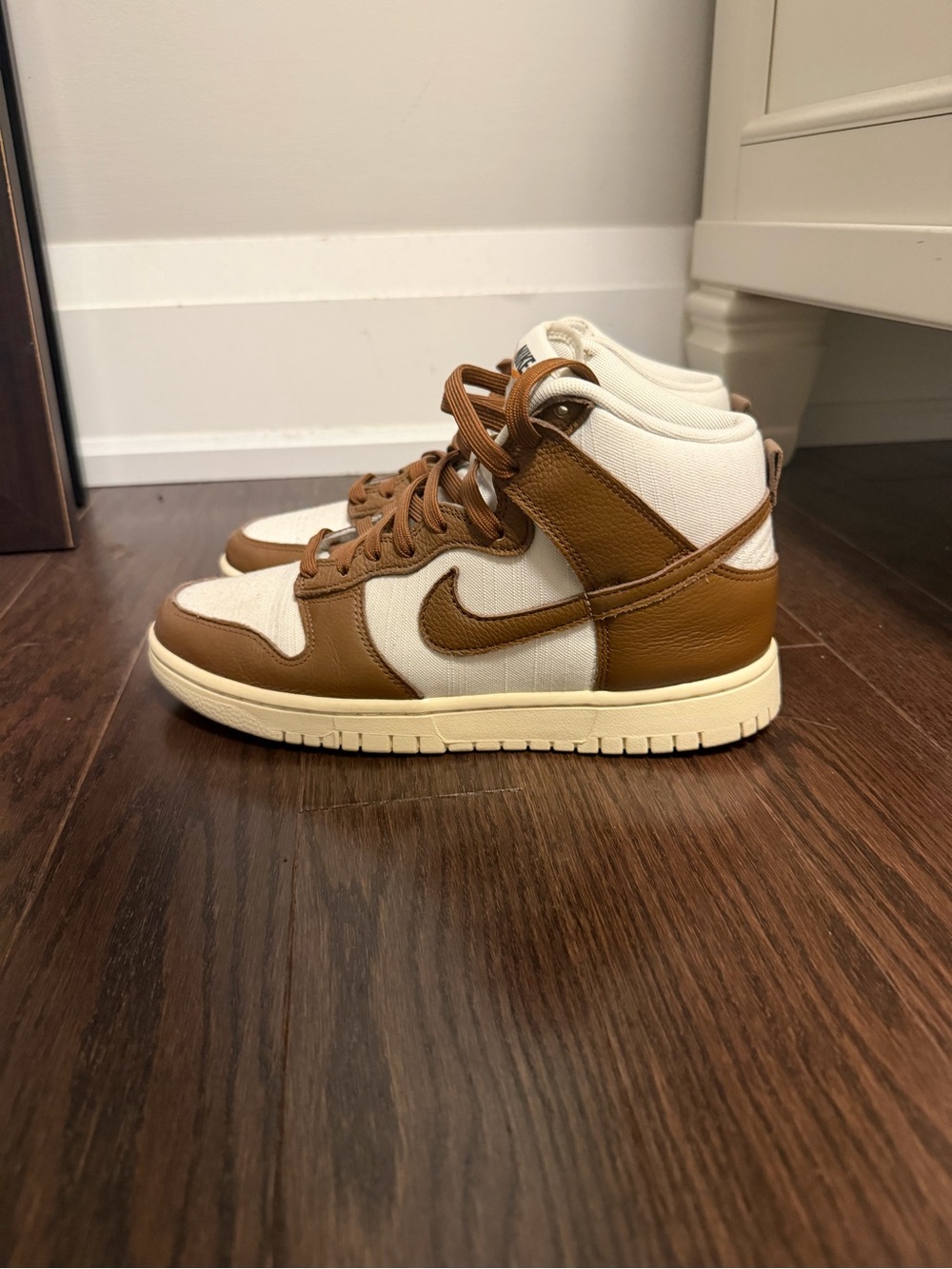 Nike Men’s High-Top Sneakers in Brown and Cream
